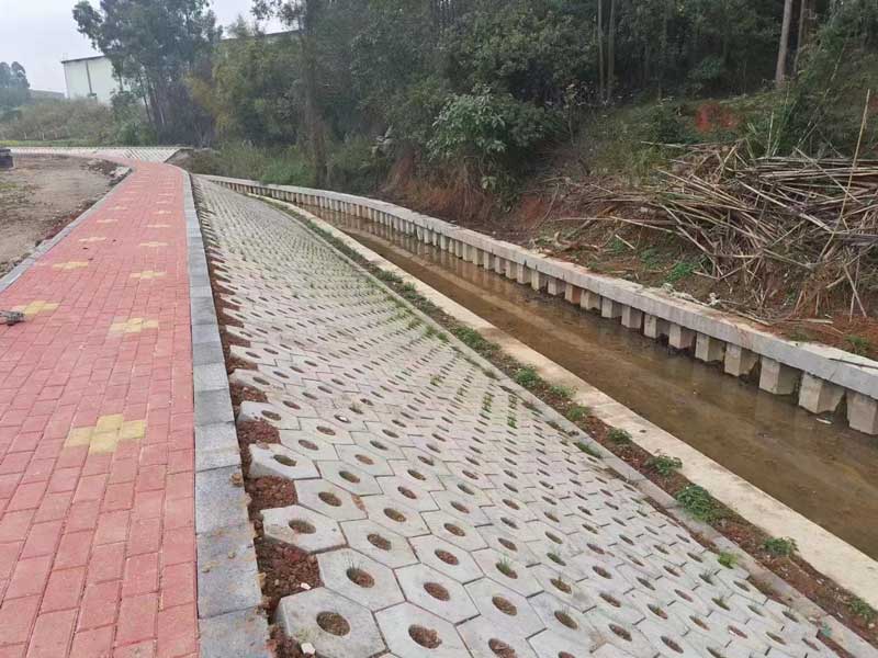 生態(tài)Ｕ型板樁